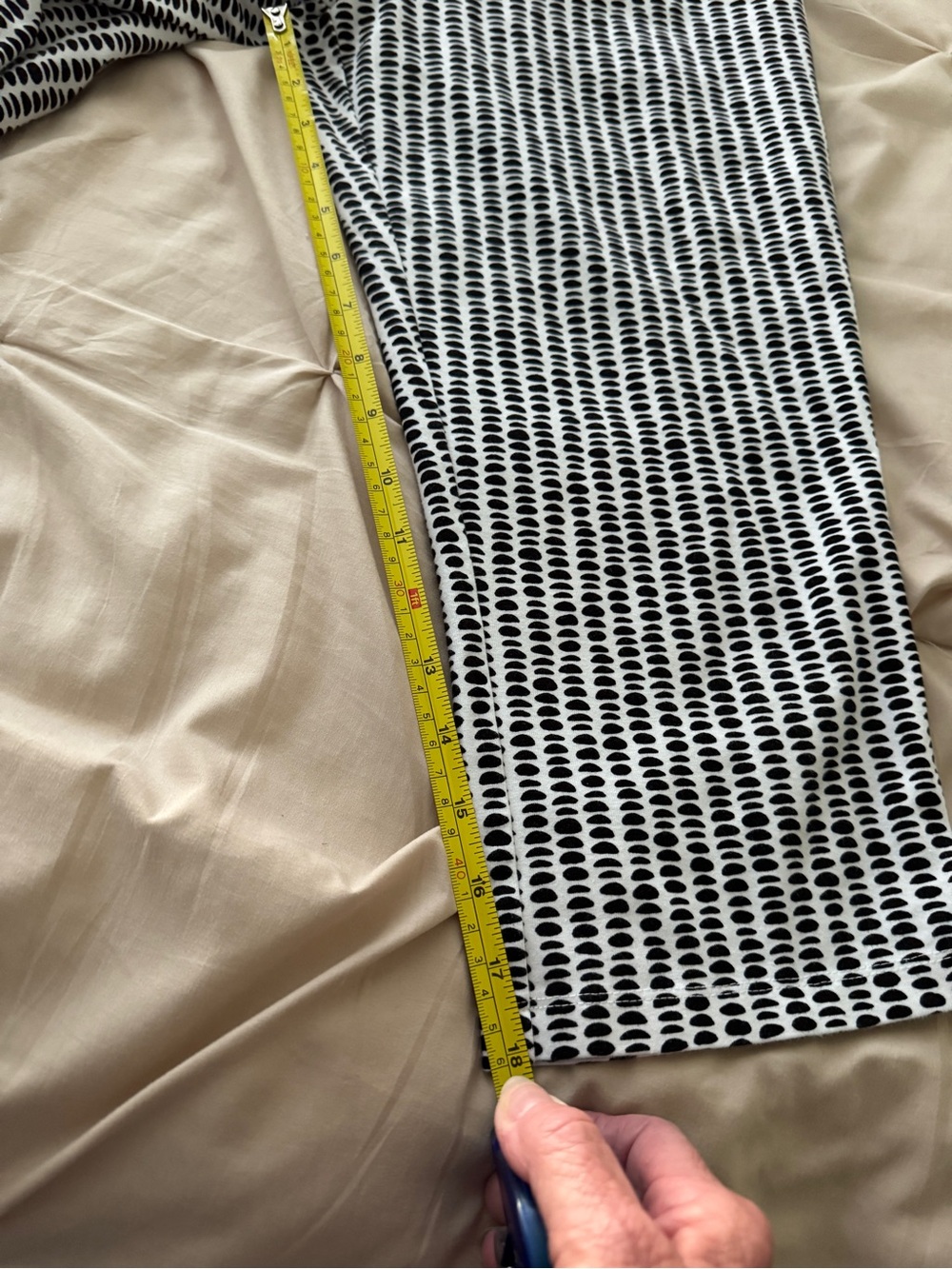 Black and White Dot Capris -Susan Graver Weekend Sz PS